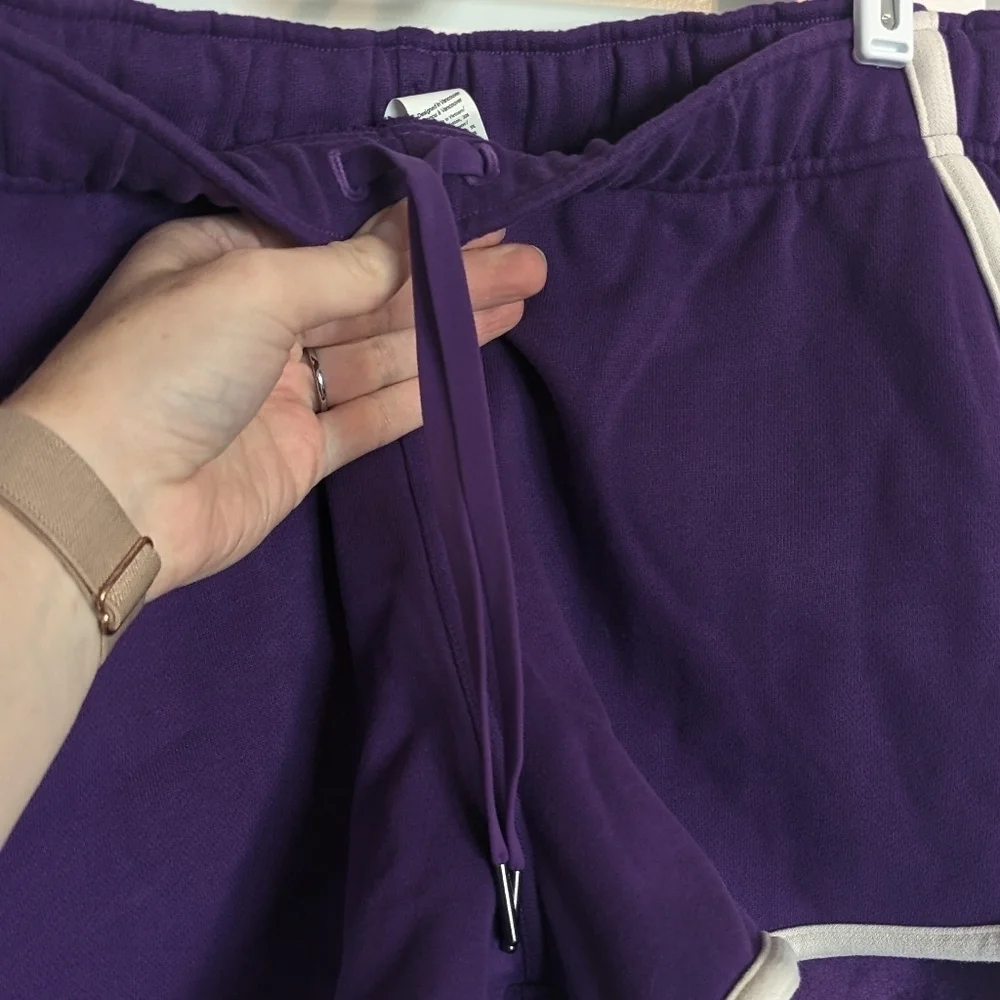 Lululemon NWT Scuba Mid Rise Oversized Shorts - College Purple sz XL